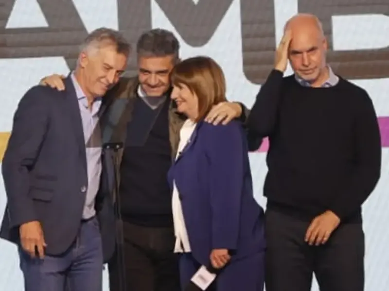 Patricia Bullrich junto a Mauricio Macri y Horacio Rodríguez Larreta en el búnker de Juntos por el CambioFabián Marelli - LA NACION