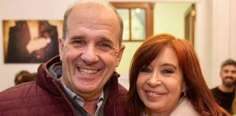  El intendente de Pehuajó, Pablo Zurro, junto a la vicepresidenta Cristina Kirchner. Foto: Twitter @PJZurro