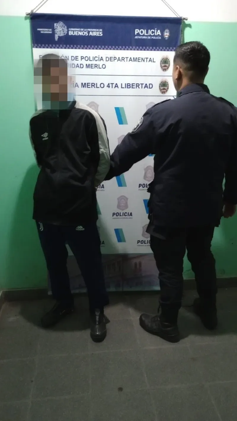 Uno de los cuatro detenidos por los robos a comercios en Merlo.