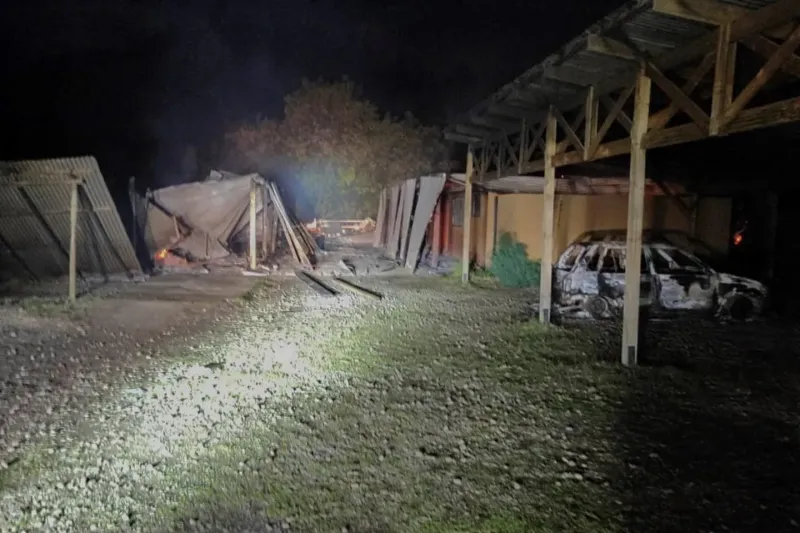 Un grupo radical mapuche se atribuyó un ataque incendiario en el sur del país (Foto: AFP)