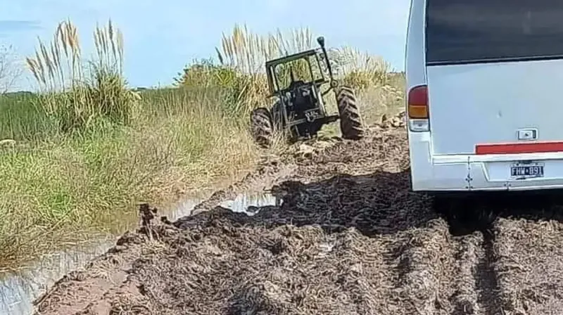 Así estaban los caminos rurales durante las inundaciones del 2022 en Carlos Casares. (Foto: Twitter AMas).