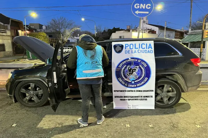 La camioneta blindada fue interceptada en el barrio porteño de Liniers