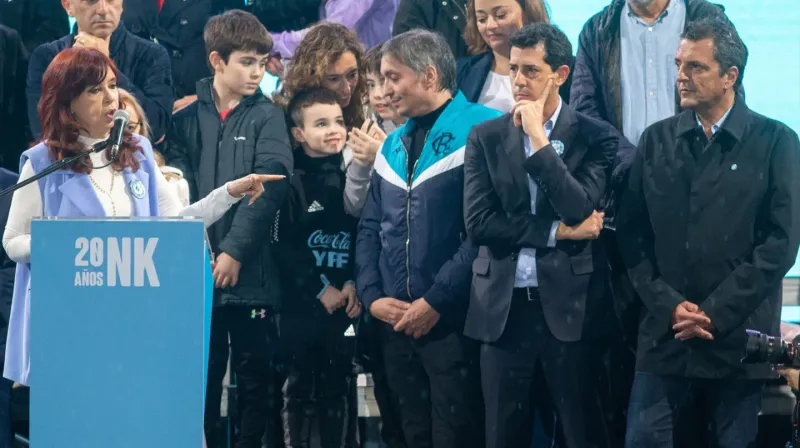 Cristina Kirchner encabezó un acto en Plaza de Mayo y ubicó a Máximo Kirchner, Eduardo ”Wado” de Pedro y a Sergio Massa a su lado (Foto: NA).