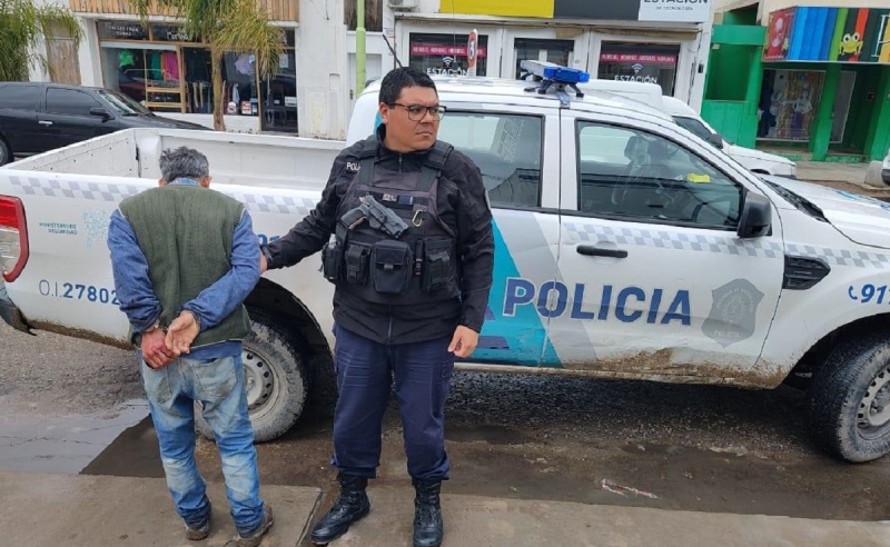  Omar Candia Flores fue detenido por personal del Comando de Patrulla y trasladado a la comisaría de Villa Mitre. Foto Comando de Patrulla