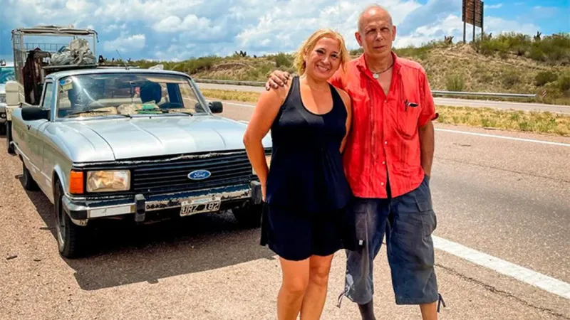  Edmundo y su mujer, Fabiola, en un alto en la ruta 40 (www.autoabasura.com)