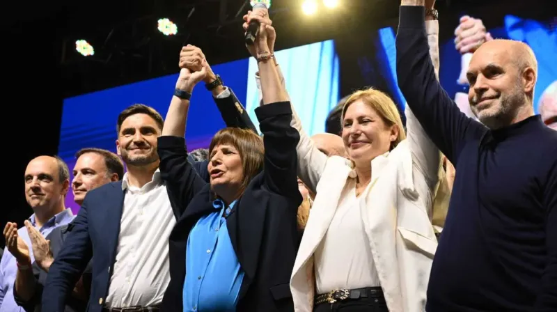 Patricia Bullrich y Horacio Rodríguez Larreta viajaron a Santa Fe para celebrar el triunfo de Maximiliano Pullaro, de Juntos por el Cambio (Foto: Prensa JxC).