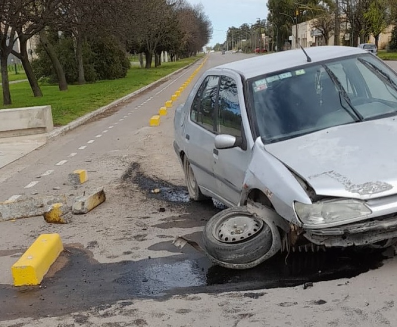 Otro accidente esta mañana. Una obra muy mal hecha sigue provocando accidentes evitables