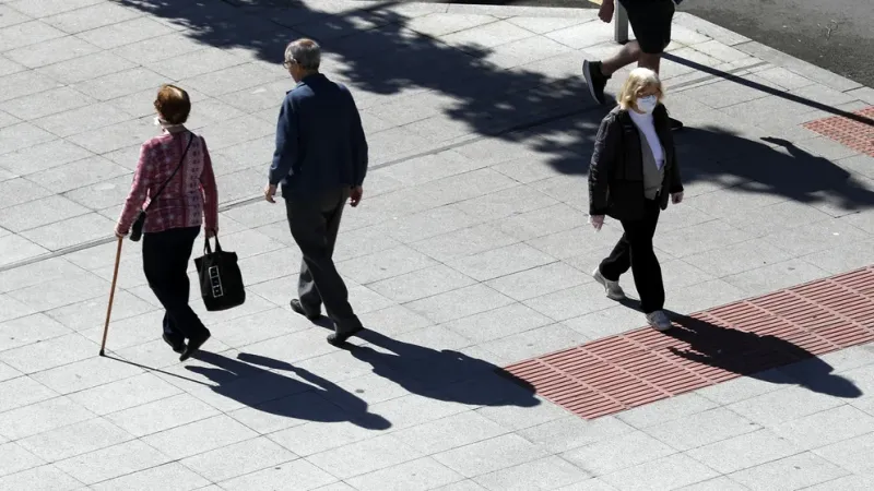  Jubilados y personas mayores en general son más susceptibles a ser víctimas de este tipo de maniobras EFE/LUIS TEJIDO.