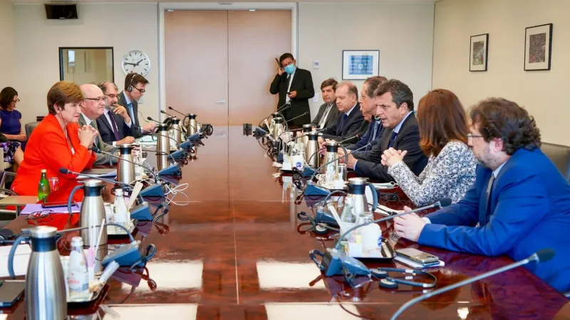 El ministro de Economia, Sergio Massa, en la primera reunión que mantuvo con la jefa del FMI, Kristalina Georgieva, hace más de un año, en Washington. (Foto: Ministerio de Economía).