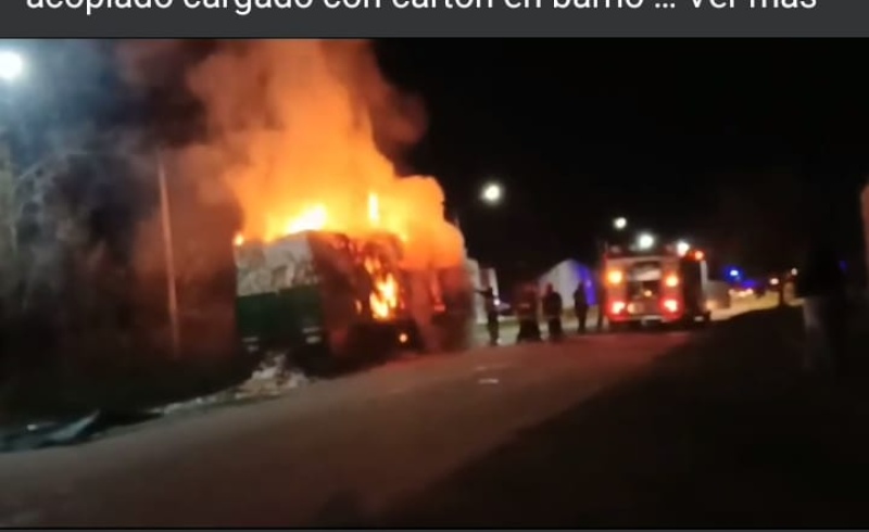 Esta madrugada un camión fue presa de las llamas