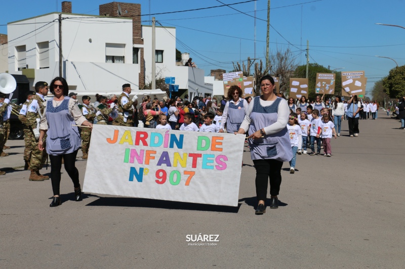 Más de 40 instituciones participaron del tradicional desfile por las calles de Huanguelén