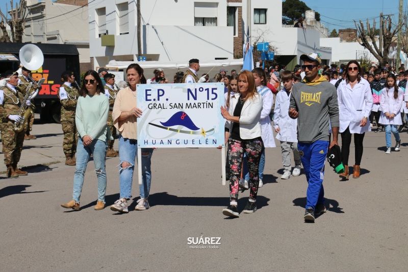 Más de 40 instituciones participaron del tradicional desfile por las calles de Huanguelén