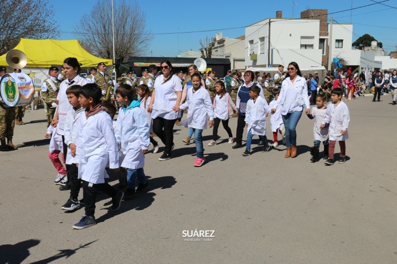 Más de 40 instituciones participaron del tradicional desfile por las calles de Huanguelén