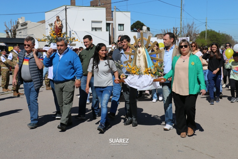 Más de 40 instituciones participaron del tradicional desfile por las calles de Huanguelén