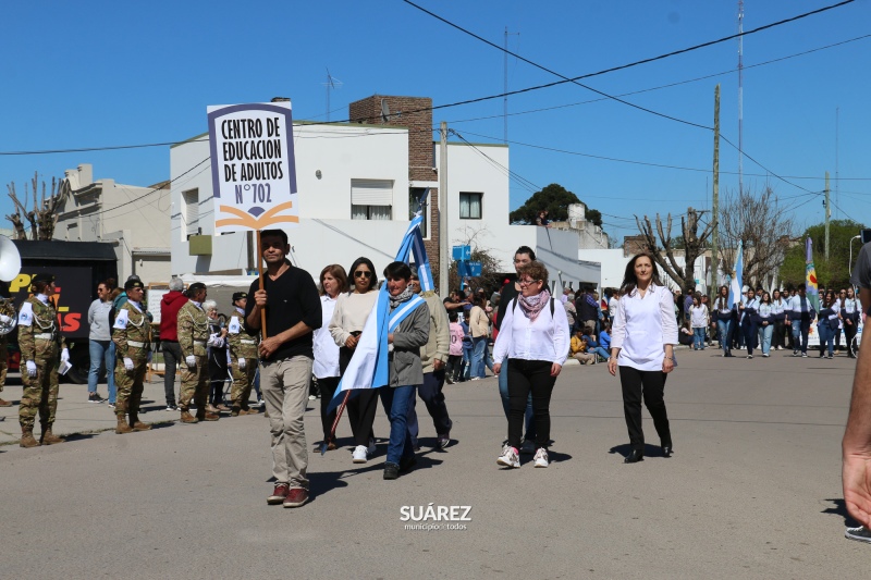 Más de 40 instituciones participaron del tradicional desfile por las calles de Huanguelén