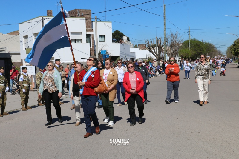 Más de 40 instituciones participaron del tradicional desfile por las calles de Huanguelén