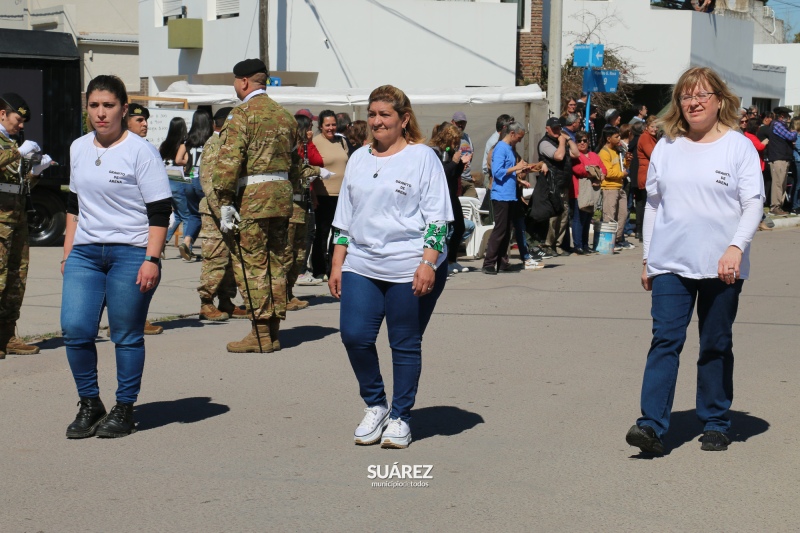 Más de 40 instituciones participaron del tradicional desfile por las calles de Huanguelén