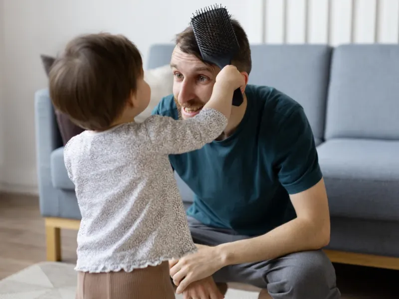  La mayoría de los padres quieren ayudar a sus hijos a tener un buen rendimiento escolar, y para los padres, la respuesta puede ser algo sencillo y divertido