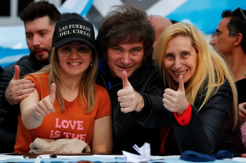  Carolina Píparo, Javier Milei y Karina Milei (REUTERS)