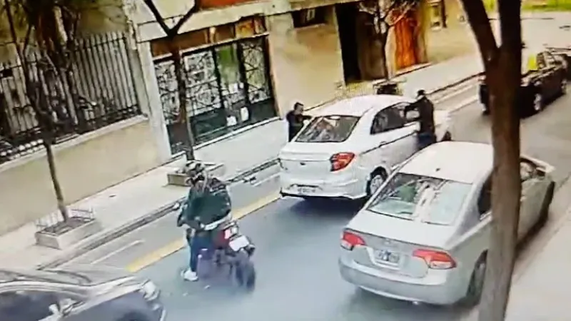  Los ladrones se movilizaban en dos motos y tenían un auto de apoyo