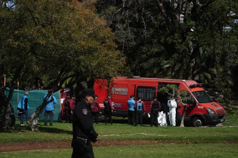  Los bomberos fueron los que retiraron el cuerpo del agua