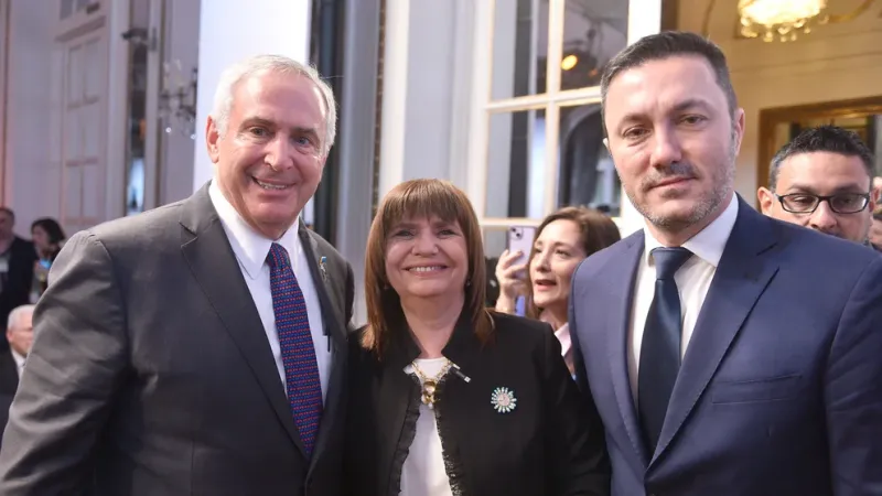  Patricia Bullrich completa su fórmula presidencial con Luis Petri como candidato a vicepresidente