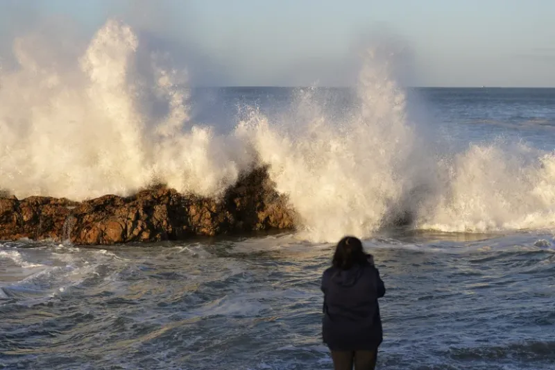  El comportamiento de las aguas subterráneas incide en el eje de la Tierra. (AP Foto/Deon Ferreira)