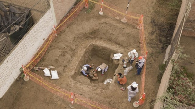 Excavaban para instalar una tubería de gas y descubrieron accidentalmente ocho tumbas prehispánicas