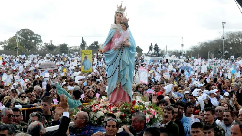 Cuando la mujer le pregunté a la Virgen cuál era su deseo, la respuesta fue clara: sin palabras, le mostró un templo de grandiosas dimensiones