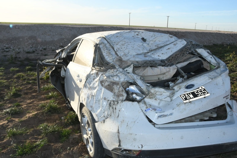 Murió un hombre al volcar en la Ruta 33