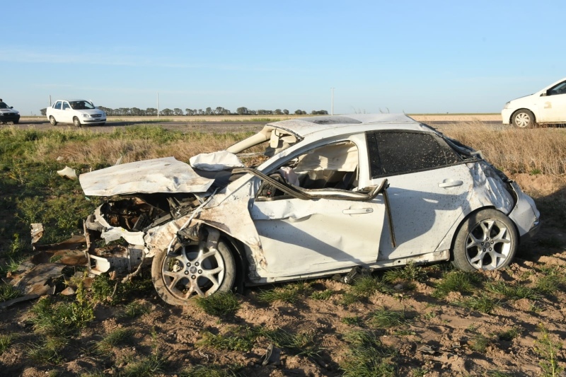 Murió un hombre al volcar en la Ruta 33