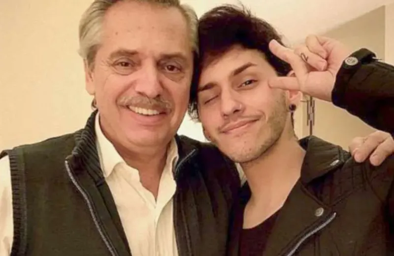 Una imagen de Tani Fernández junto a su padre, el presidente Alberto Fernández. (Foto: Instagram/dyhzy).