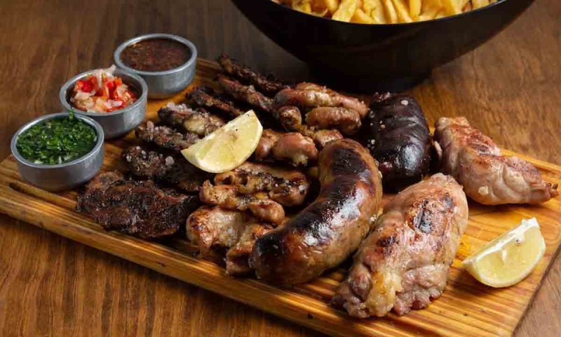 Asado: estos son los 5 errores comunes al tirar la carne a la parrilla