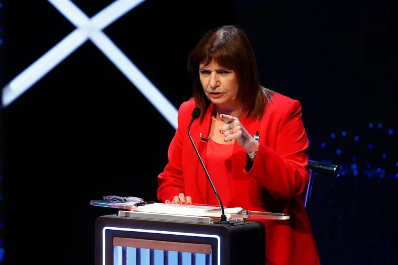 La candidata presidencial de Juntos por el Cambio, Patricia Bullrich, redobló las críticas contra su rival de Unión por la Patria, Sergio Massa (Foto: EFE/EPA/Agustín Marcarian).