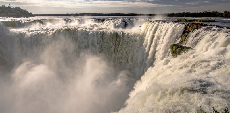 Las autoridades debieron cerrar nuevamente la entrada de Cataratas por una fuerte crecida del río Iguazú