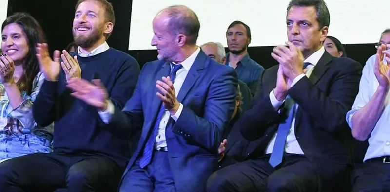 Sergio Massa con Martín Insaurralde y Federico Otermín, titular de la Cámara de Diputados de la Provincia y candidato a intendente en Lomas.