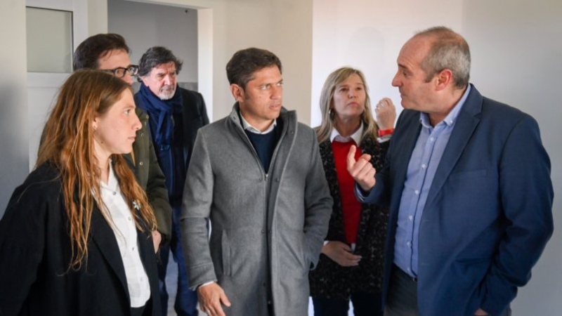 Kicillof recorrió avances de obras de hábitat e infraestructura educativa en tres municipios de la zona