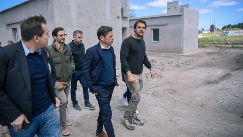 Kicillof recorrió avances de obras de hábitat e infraestructura educativa en tres municipios de la zona