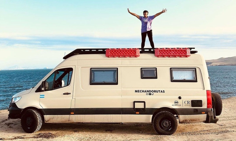 “Mechando Rutas”: la aventura de una mujer de 62 años que viaja en una casa rodante