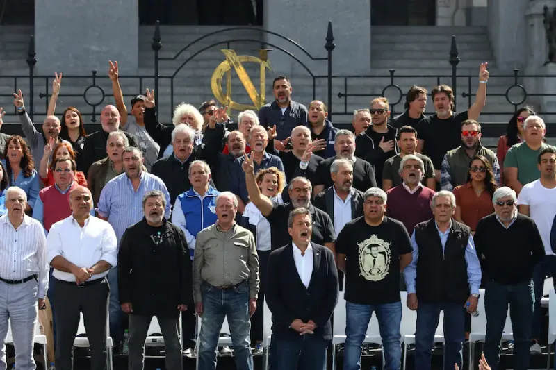 Sergio Massa, al frente del acto de la CGT en el Congreso en el que se celebró la reforma del impuesto a las gananciasHernan Zenteno - La Nacion