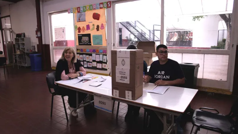 Una mesa de votación en la provincia de Buenos Aires, durante las elecciones generales (Roberto Almedia)