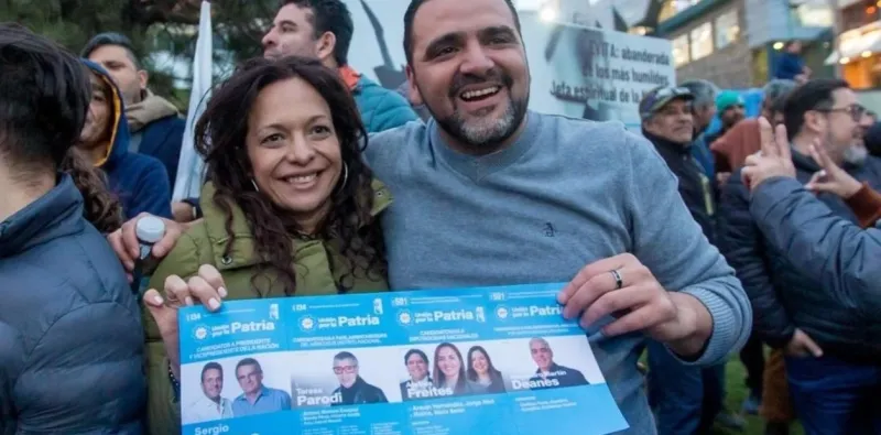   La foto que publicó el 17 de octubre el intendente de Ushuaia, Walter Vuoto, con la concejal Laura Ávila, pareja del senador Matías Rodríguez.