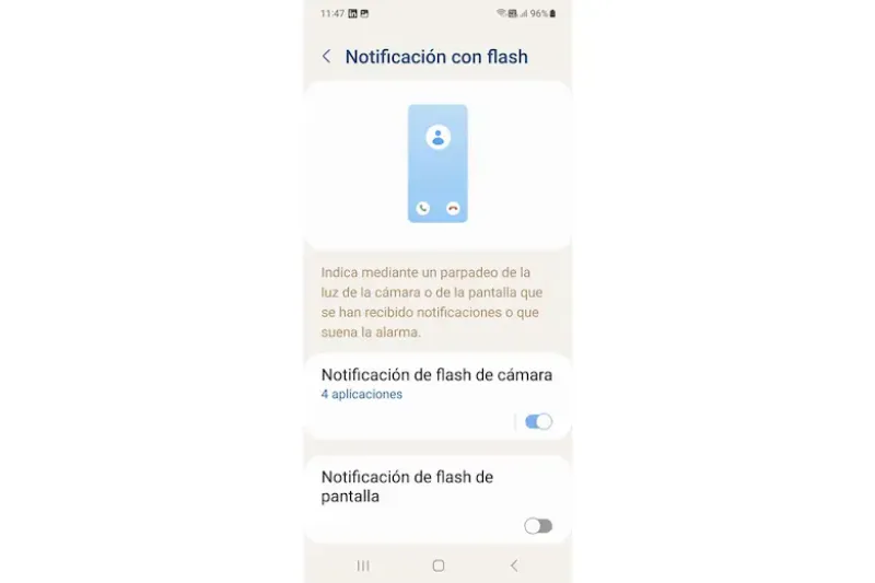 Aquí se activa el flash para que se encienda cuando te llegan mensajes o suena el teléfono; no, no gasta nada de bateríaAriel Torres