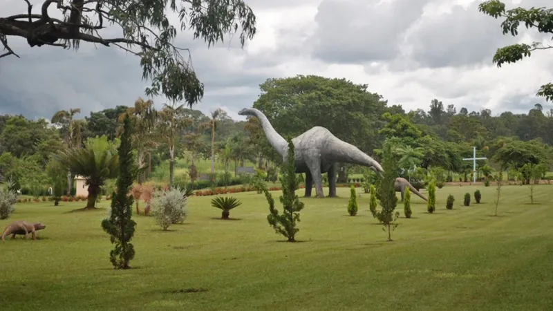 Reconstrucción de Uberabatitan ribeiroi del período Cretácico en el predio del Museo dos Dinossauros del Centro de Pesquisas Paleontologica de Uberaba Foto: Gentileza: Agustín Martinelli / Conicet