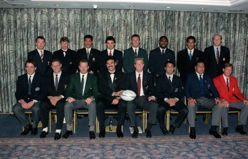 Encuentro de los capitanes del Mundial 1991 de rugby en The Royal Lancaster Hotel, en Londres: el sexto en la fila de abajo es Pablo Garretón. Junto con él, entre otros, están David Sole (Escocia), Gary Whetton (Nueva Zelanda), Peter Fatialofa (Western Sa