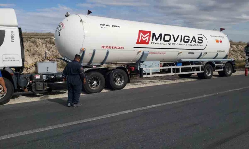 Susto en la Ruta 33 por la falla mecánica de un camión de GLP