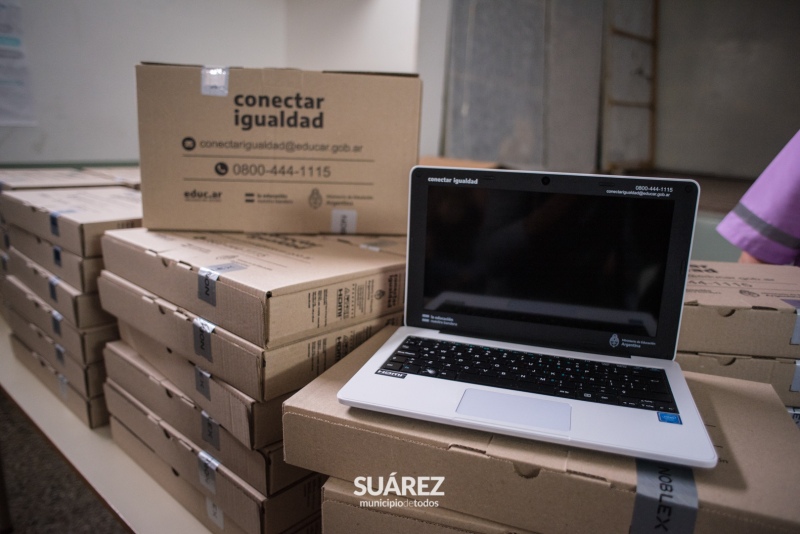 Alumnos de Pueblo San José y Cura Malal recibieron su netbooks