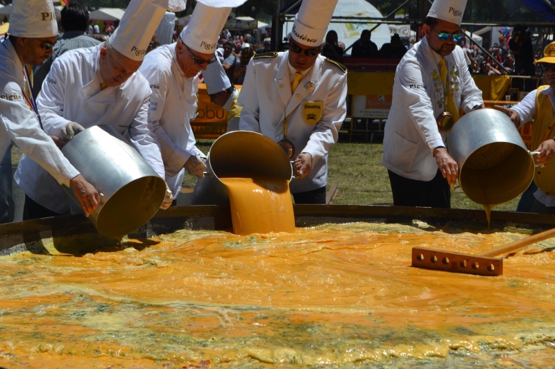 Cuenta regresiva para una nueva edición de la omelette gigante en Pigüé