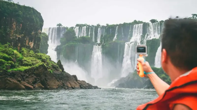 Sólo en 2022, según el último informe anual de gestión de Parques Nacionales, hubo 3.300.000 visitantes nacionales en las Cataratas del Iguazú. (Foto: Turismo Nación)