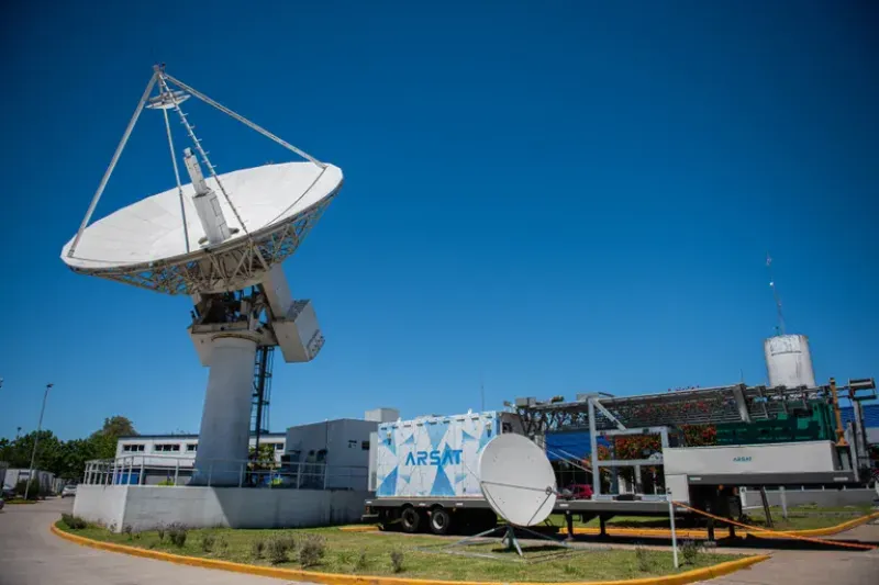 ARSAT inició negociaciones con INVAP para el lanzamiento de tercer satélite.